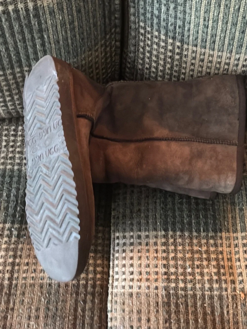 UGG BOOTS BROWN TALL SIZE 8